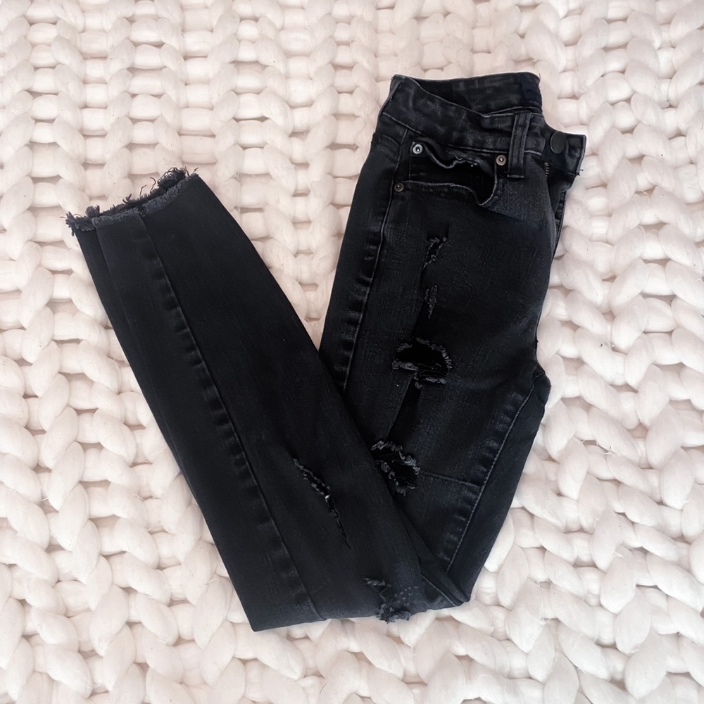 Black distressed skinny jeans